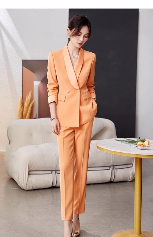 职业套装高挡名牌女装-图3