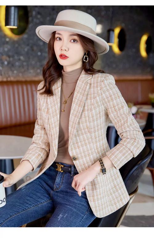 格子西装女如何穿出高级感？-图1