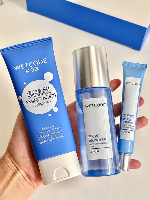 夏天补水控油，护肤品怎么选？-图1