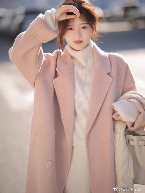 粉色外套怎么搭好看？-图2