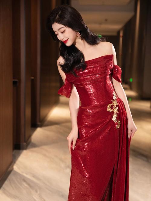 明星礼服女装图片有哪些流行款？-图1