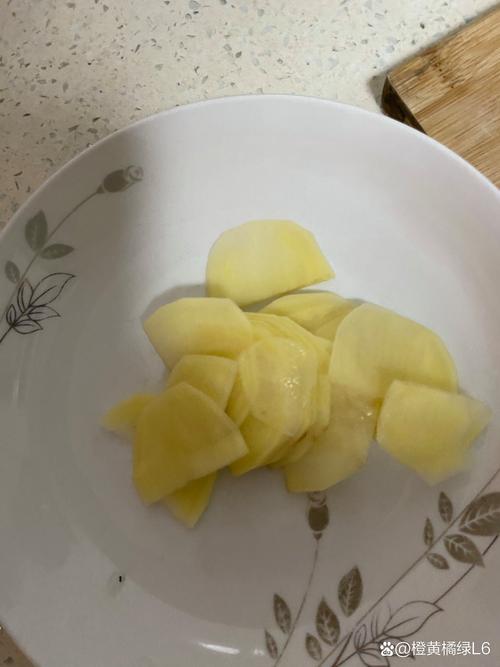 土豆片敷脸真能祛痘吗？-图2