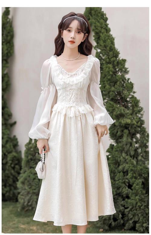 新款冬装白裙，保暖与时髦怎么选？-图1