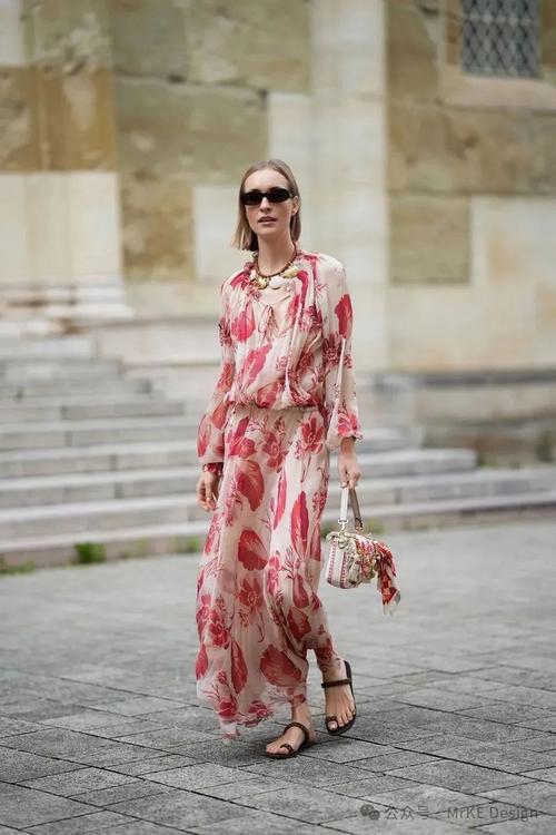 2025夏女装怎么搭才时髦？-图2