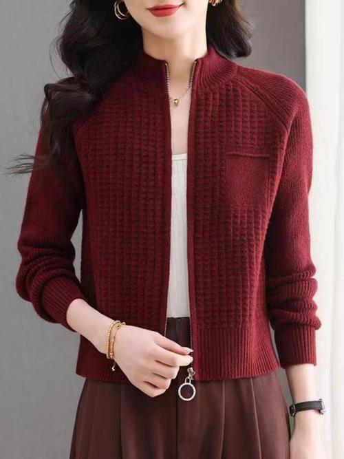 今年流行什么款式的毛衣外套？-图1