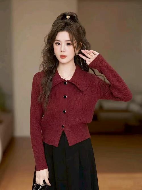 今年流行什么款式的毛衣外套？-图2