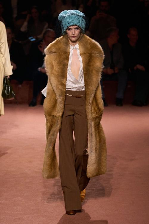 芬迪2025秋冬女装，如何演绎新季优雅？-图1