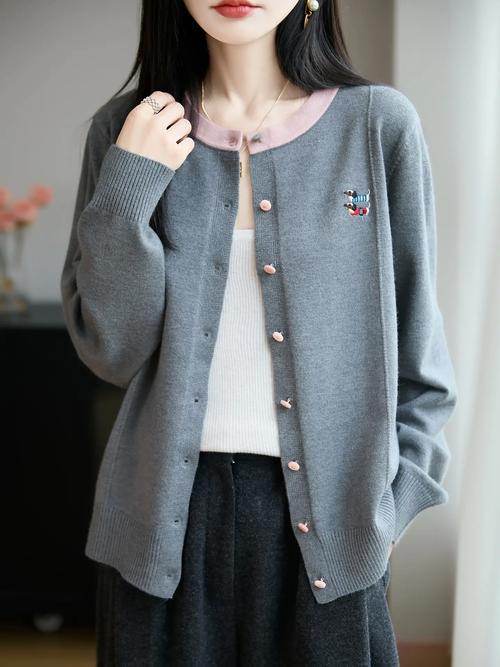 秋季新款毛衣图片，哪款更值得入手？-图2