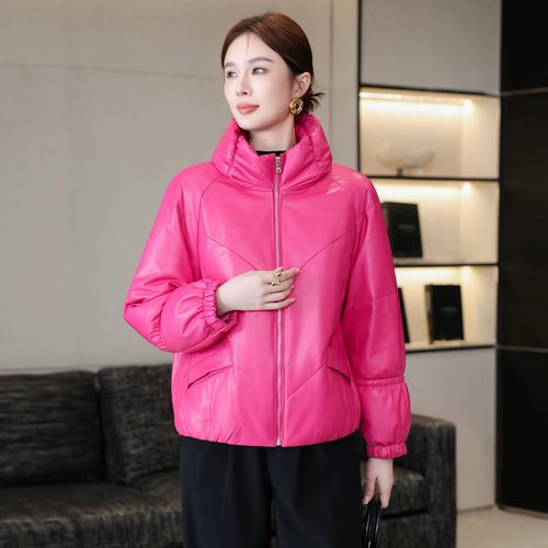 粉色短款皮衣，怎么搭才显瘦？-图2