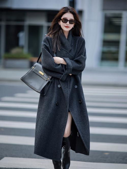 秋冬大衣怎么搭才时髦？-图2