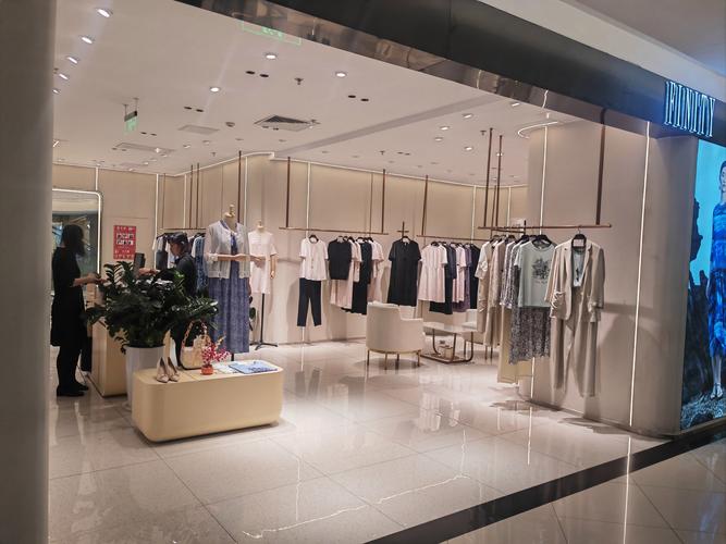 2025商场春装女装新款有哪些？-图1