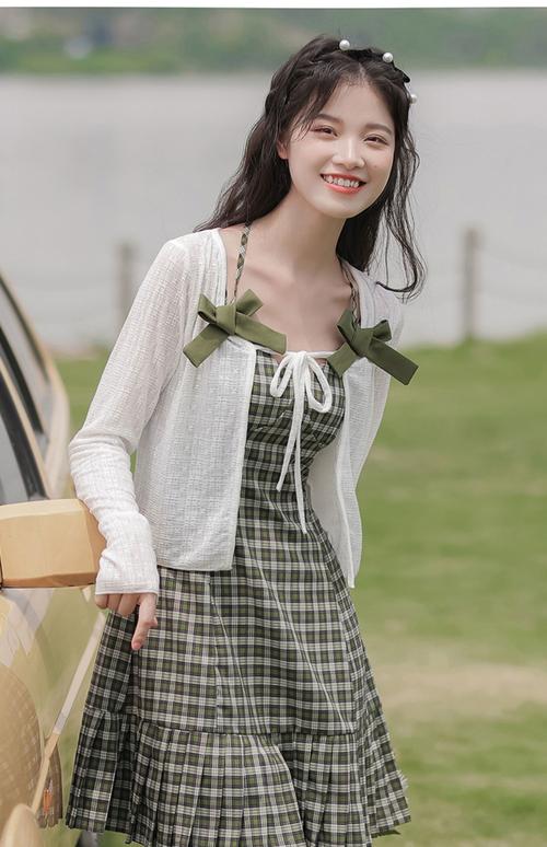 夏季个性女装图片，如何找到适合自己的风格？-图2